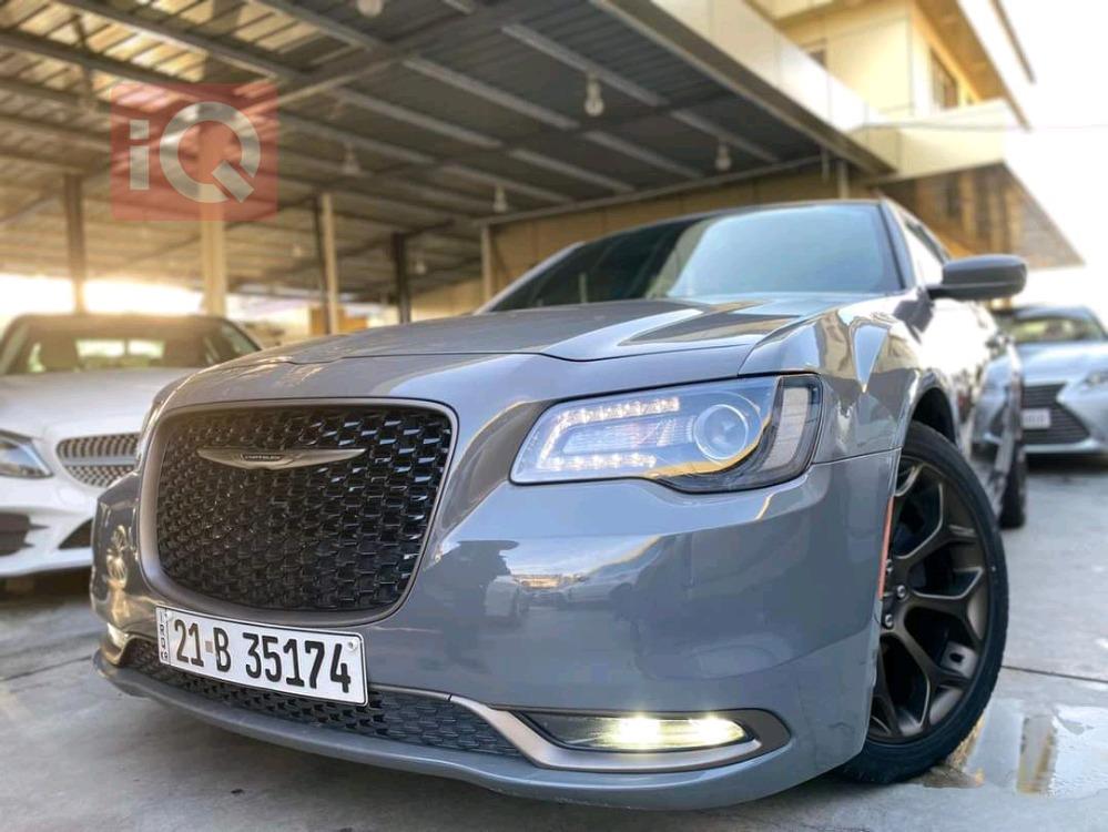 کرایسلەر 300